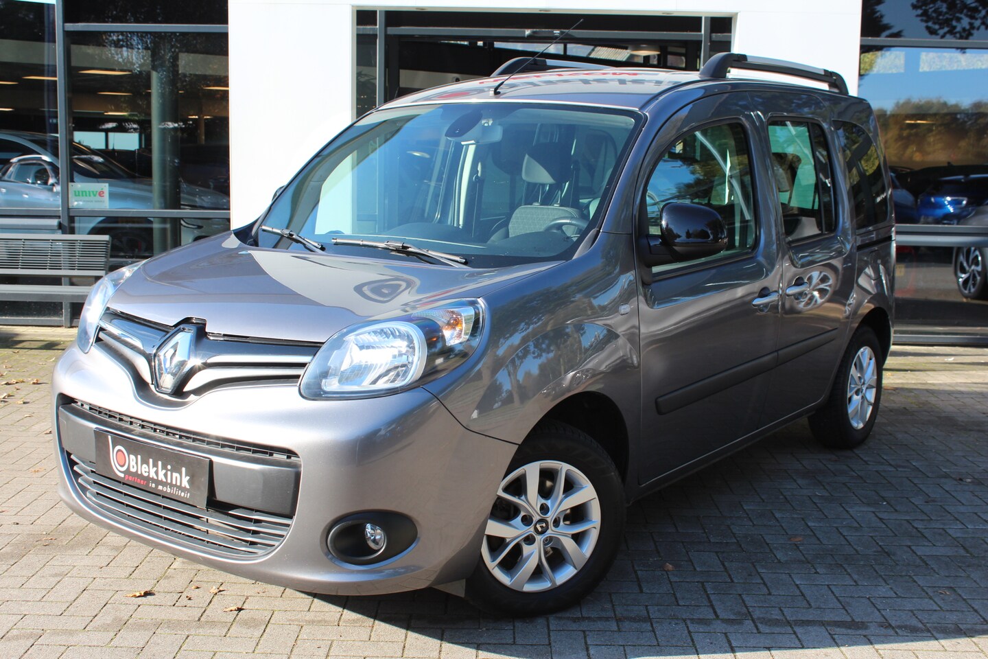 Renault Kangoo Family - 1.2 TCe 115 pk Limited Airco, LMV, Radio/cd,Trekhaak - AutoWereld.nl