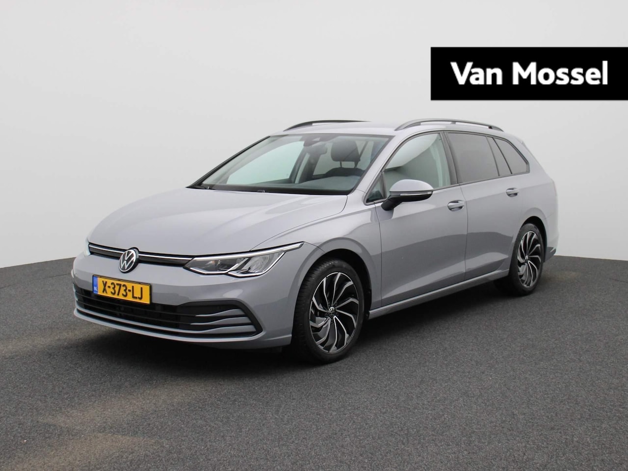 Volkswagen Golf Variant - 1.5 eTSI R-Line 131 PK DSG | Apple Carplay | Camera | Stoel & stuur verwarming | Multimedi - AutoWereld.nl