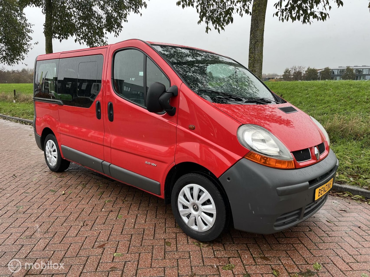 Renault Trafic Passenger - 2.0-16V L1H1 Authentique 2.0-16V L1H1 Authentique - AutoWereld.nl