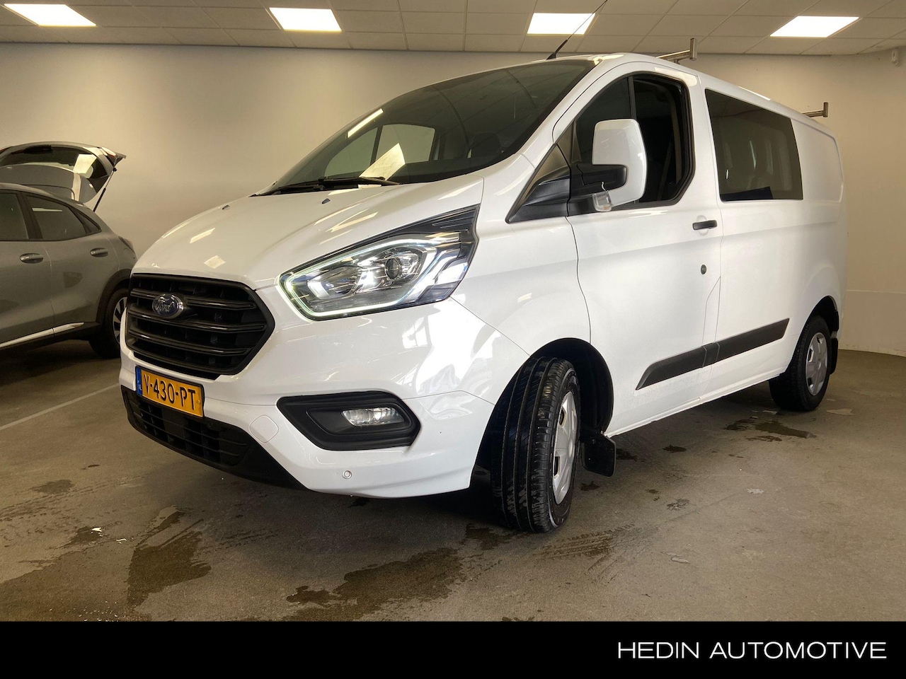 Ford Transit Custom - 300 2.0 L1H1 Trend DC | Trekhaak | 6-zits | Airco | Parkeersensoren - AutoWereld.nl