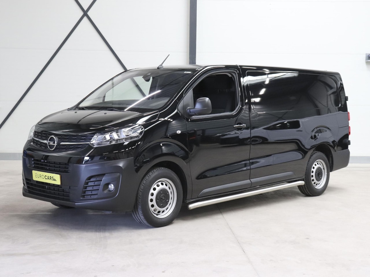 Opel Vivaro - 2.0 CDTI 145 pk L3H1 Edition 3-zits Automaat Airco Navigatie Bluetooth Trekhaak - AutoWereld.nl