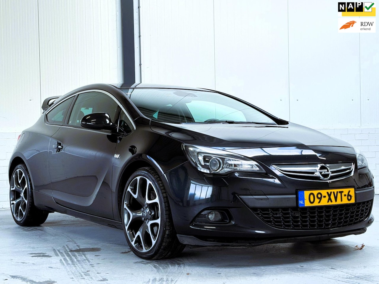 Opel Astra GTC - 1.4 Turbo Sport OPC Line20 Inch - AutoWereld.nl