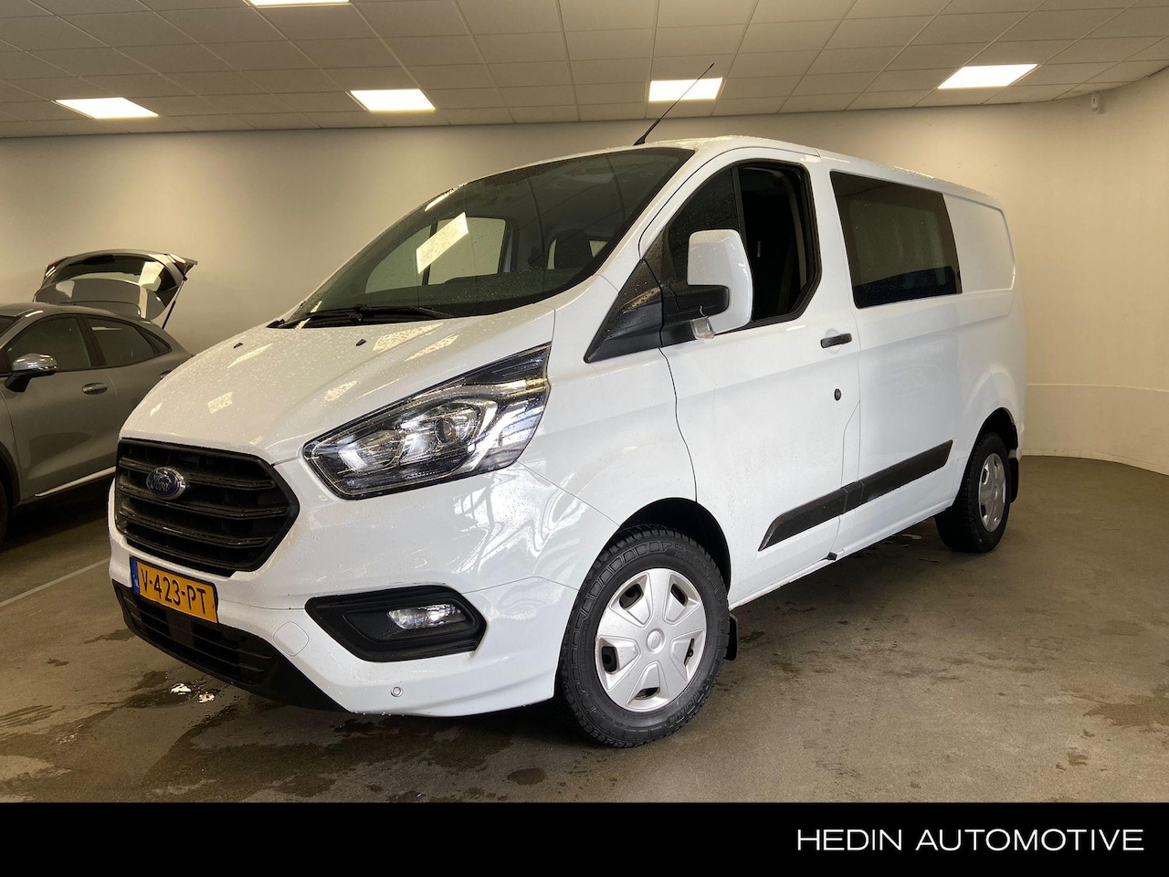 Ford Transit Custom - 300 L1H1 Trend DC | Trekhaak | 6-zits | Airco | Parkeersensoren - AutoWereld.nl