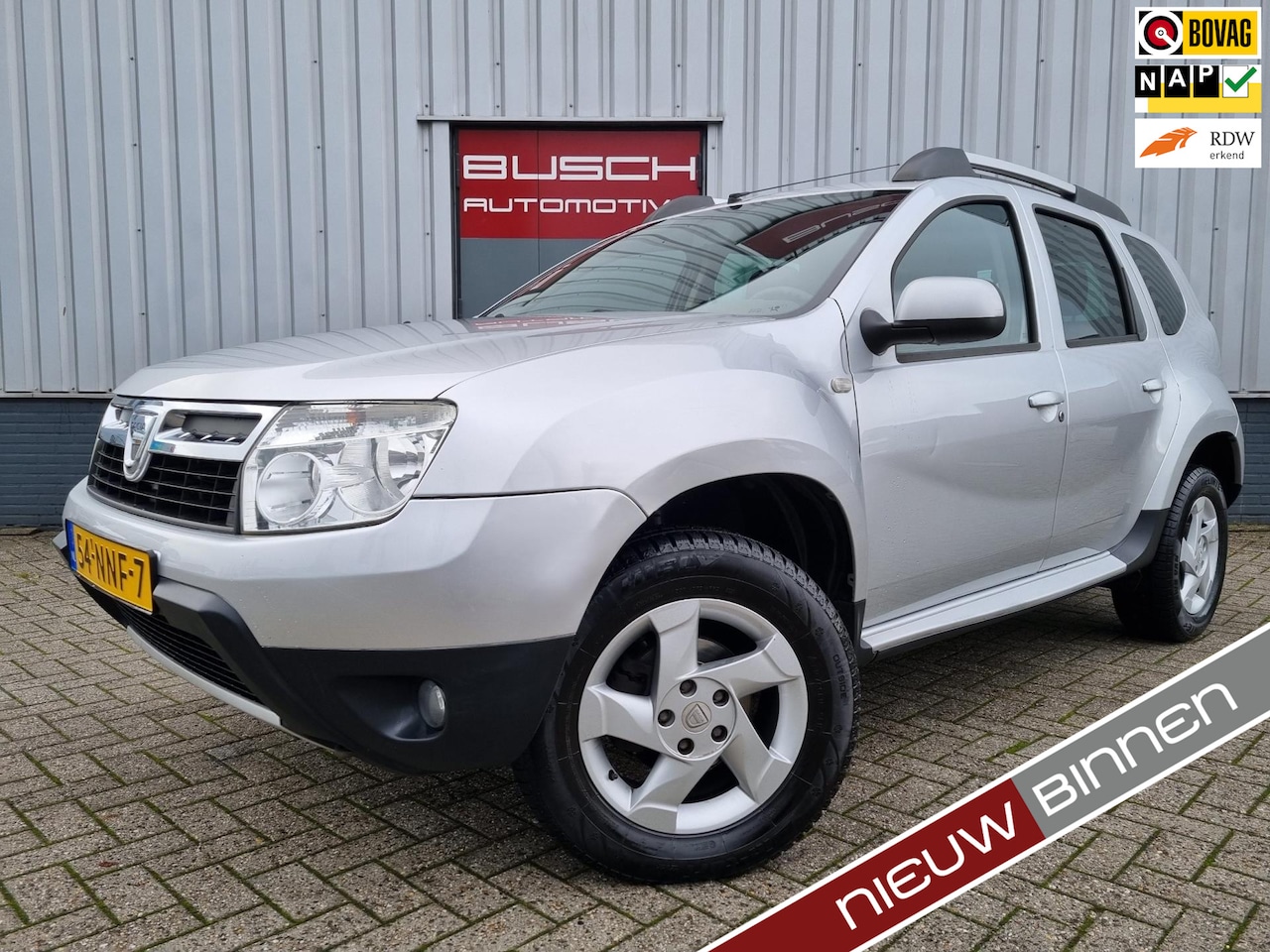 Dacia Duster - 1.6 Lauréate 2wd | VAN 2e EIGENAAR | TREKHAAK | - AutoWereld.nl