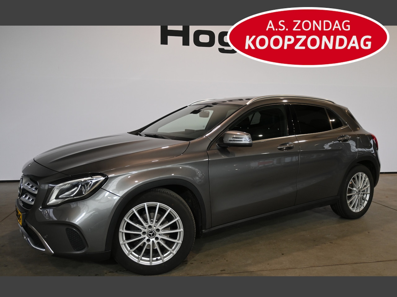 Mercedes-Benz GLA-Klasse - 180 Business Solution AMG Automaat Navigatie Leder PDC Cruise control Airco Stoelverwarmin - AutoWereld.nl