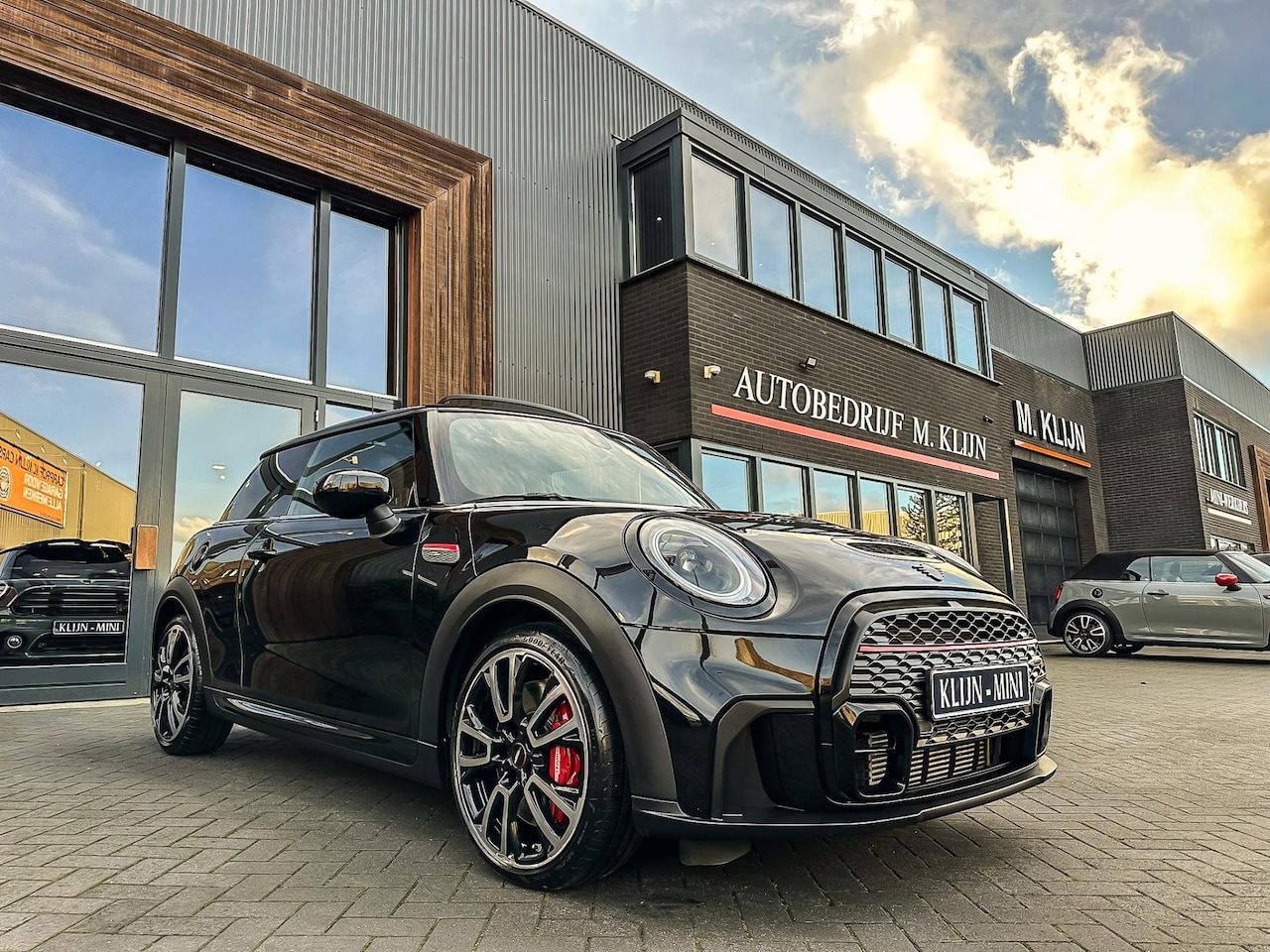 MINI John Cooper Works - Mini 2.0 F1 aut 231pk/camera/head up/lounge leer/btw - AutoWereld.nl