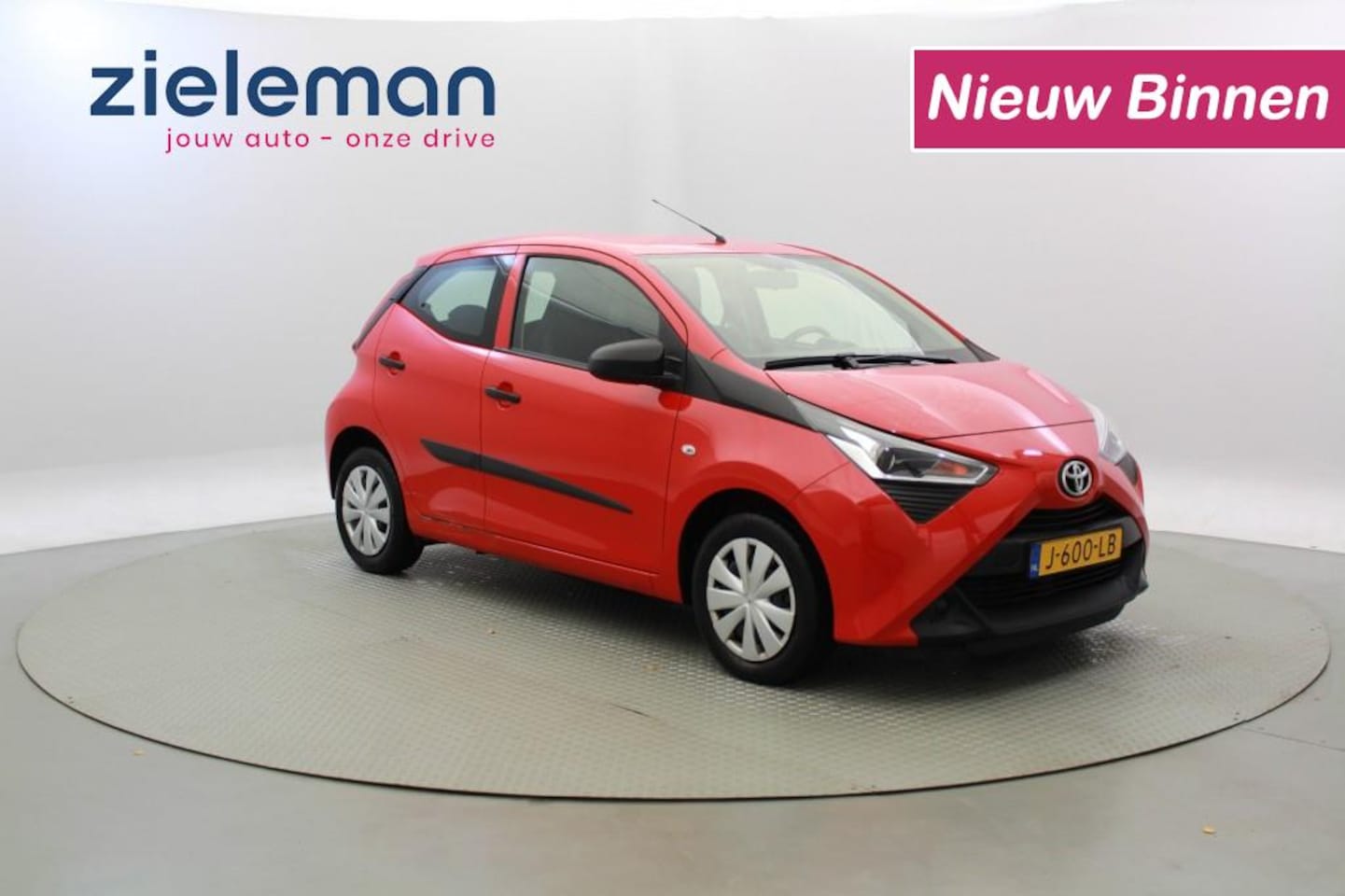 Toyota Aygo - 1.0 VVT-i x-fun 5 Deurs - Airco - AutoWereld.nl