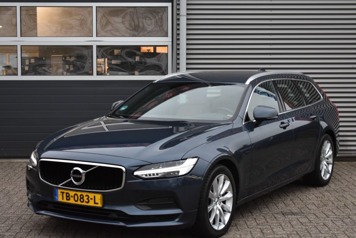 Volvo V90 - 2.0 T5 / ACHTERUITRIJCAMERA / NAVI - AutoWereld.nl