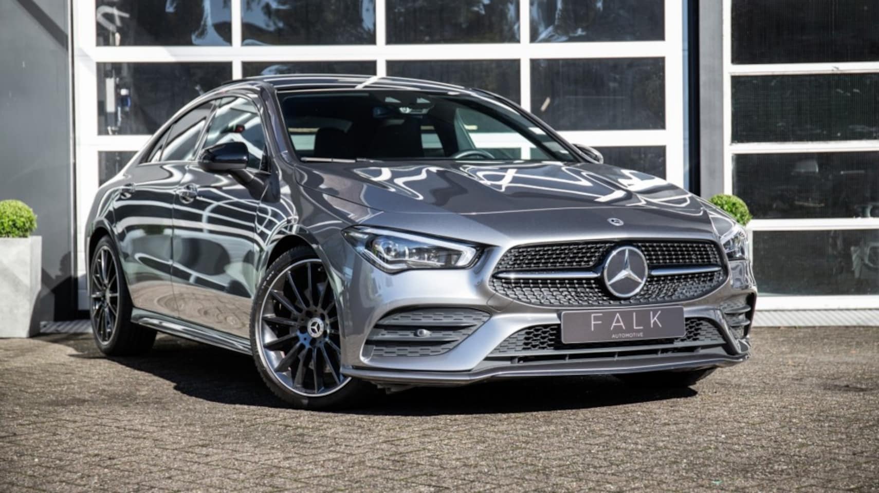 Mercedes-Benz CLA-Klasse - CLA 250 AMG 225pk Premium Plus Pano LED Memory Night Sfeerverlic - AutoWereld.nl