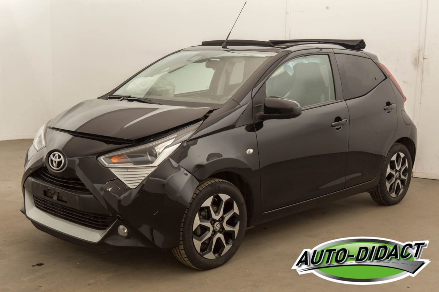 Toyota Aygo - 1.0 VVT-i Cabrio 50.668 km - AutoWereld.nl