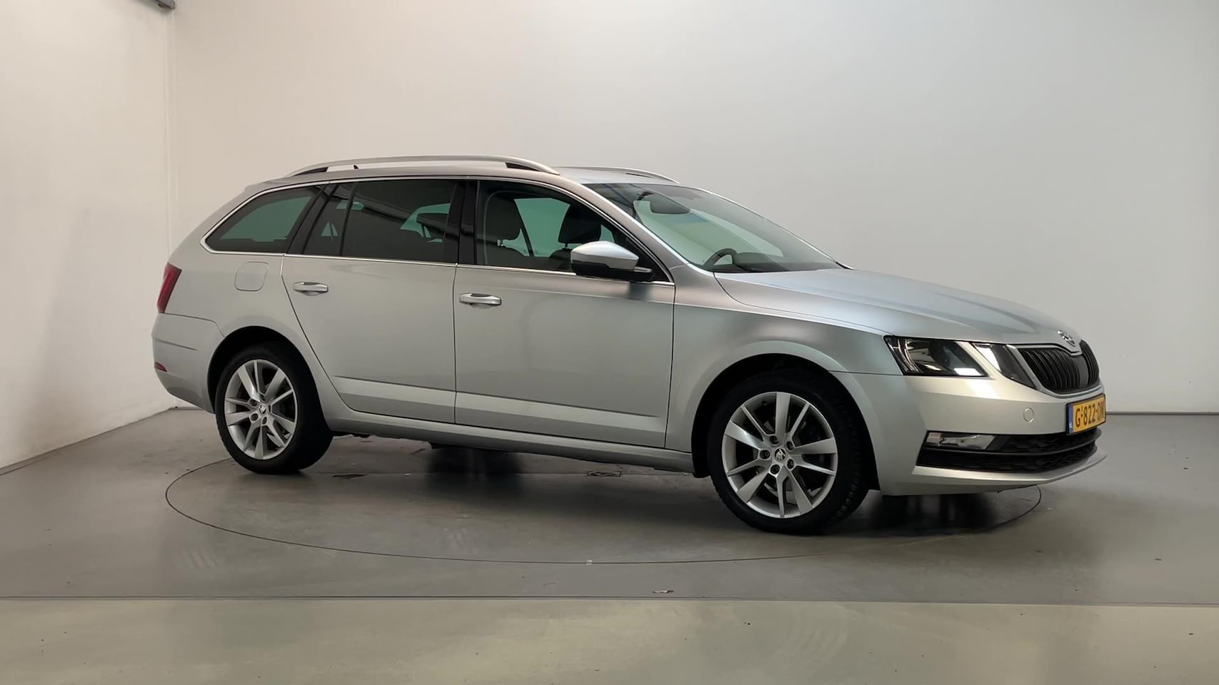 Skoda Octavia Combi - 1.0 TSI DSGGreentech Clever Edition Leder-Stof Navigatie Stoelverwarming - AutoWereld.nl