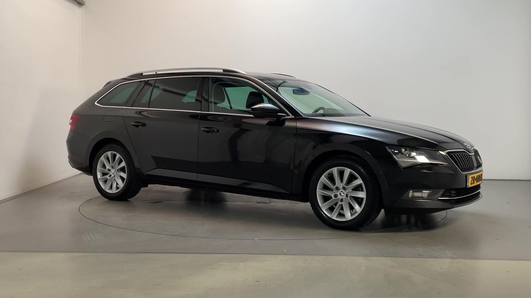 Skoda Superb Combi - 1.5 TSI 150pk DSG ACT Business Edition Camera DAB+ App-Connect - AutoWereld.nl