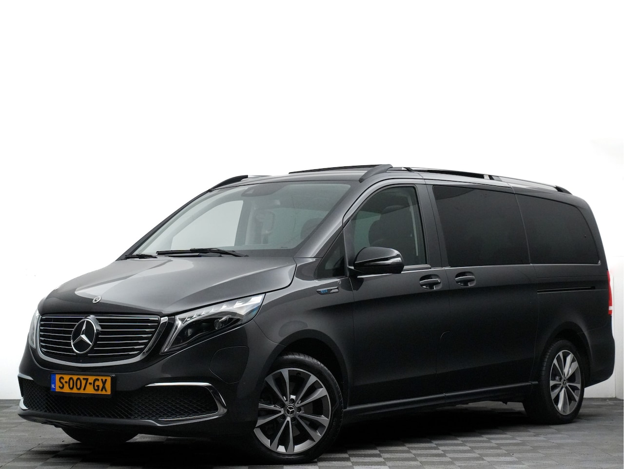 Mercedes-Benz EQV - 300 XL AMG 90kwh VIP (panodak,burmester,stoelventilatie,leer,360) - AutoWereld.nl