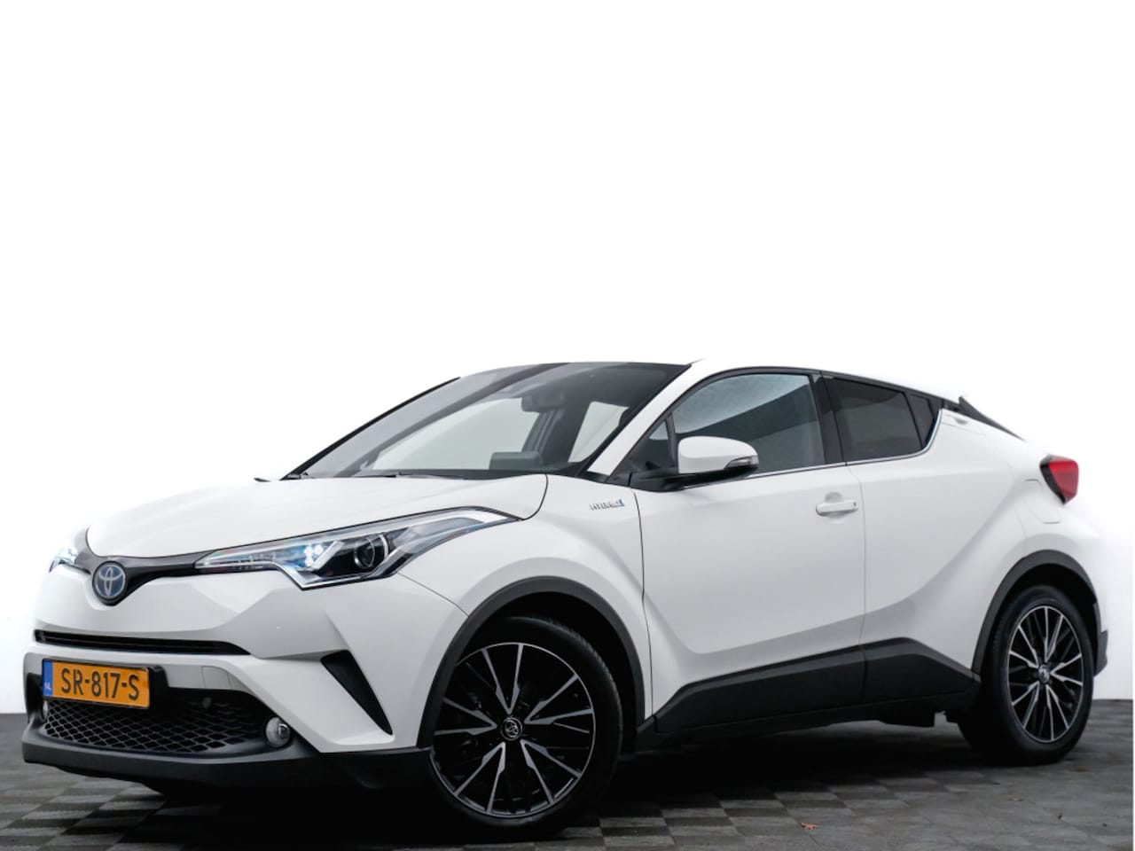 Toyota C-HR - 1.8 Hybrid Dynamic Netto (sfeerverlichting,LED,navi,clima) - AutoWereld.nl