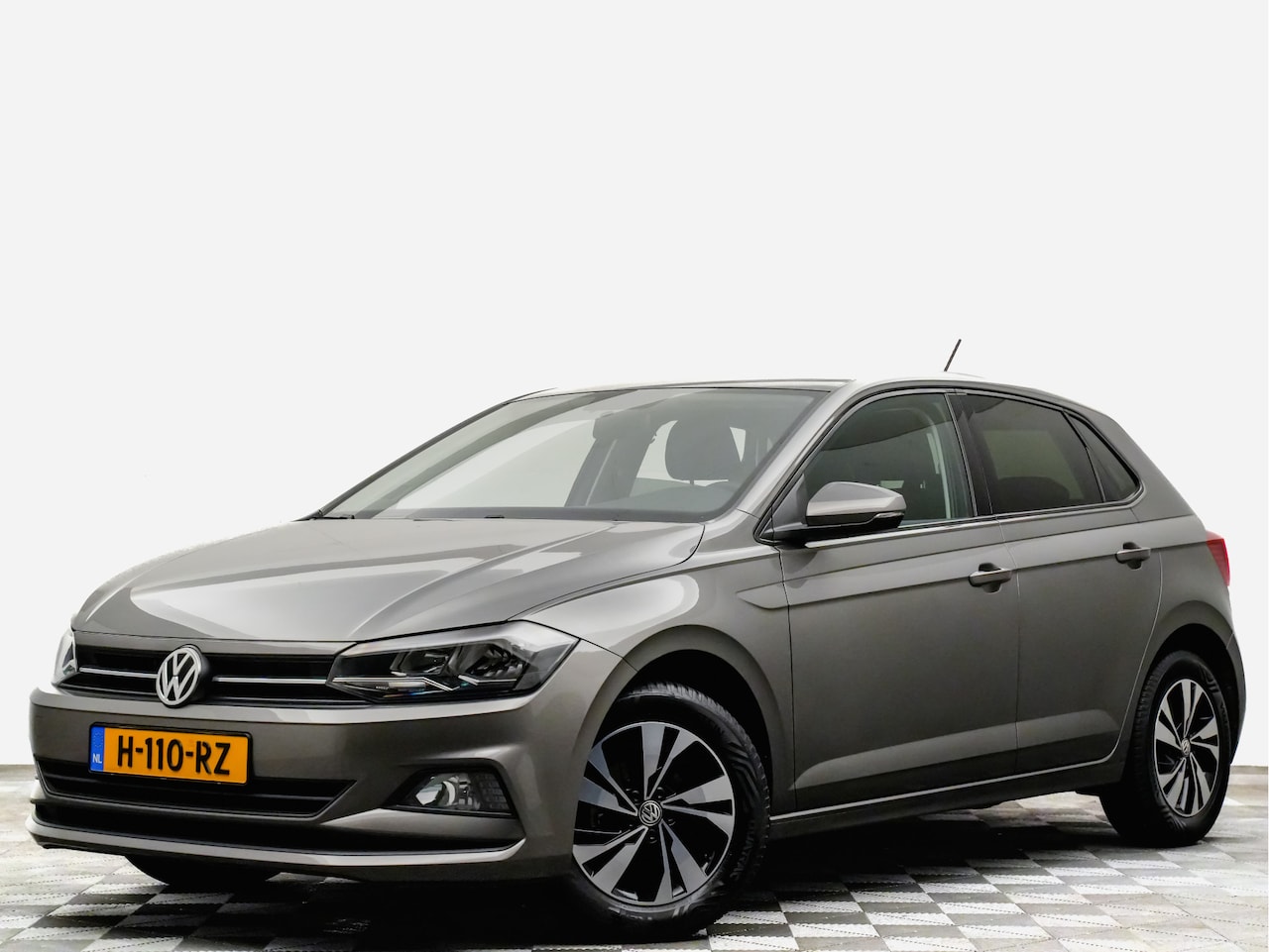 Volkswagen Polo - 1.0 TSI 100pk 5drs Highline (navi,LED,privacy glass,carplay,cruise) - AutoWereld.nl