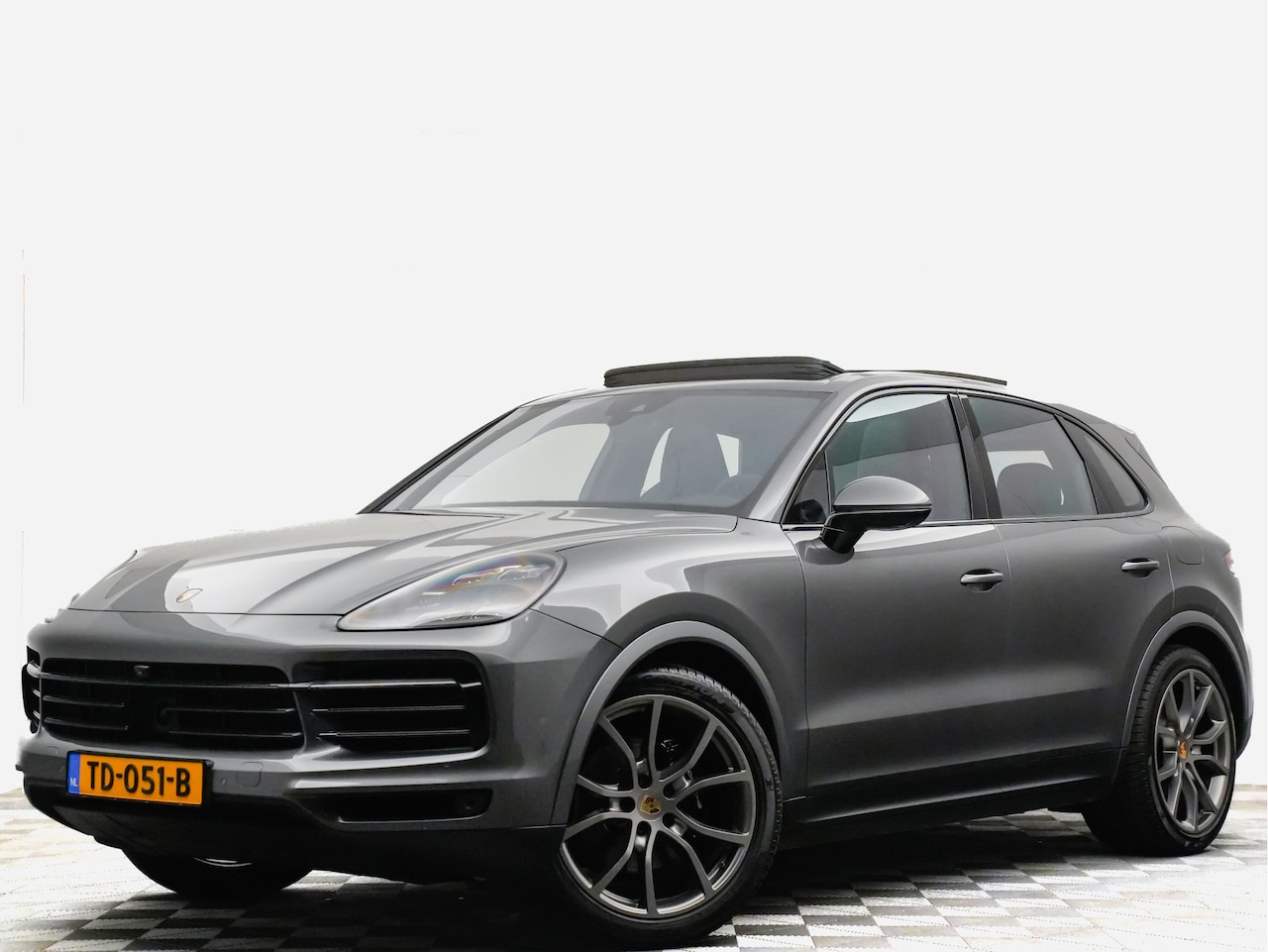 Porsche Cayenne - 3.0 E-Hybrid 465pk Sport Chrono (carbon,stoelventilatie,alcantara hemel/stuur,panodak) - AutoWereld.nl