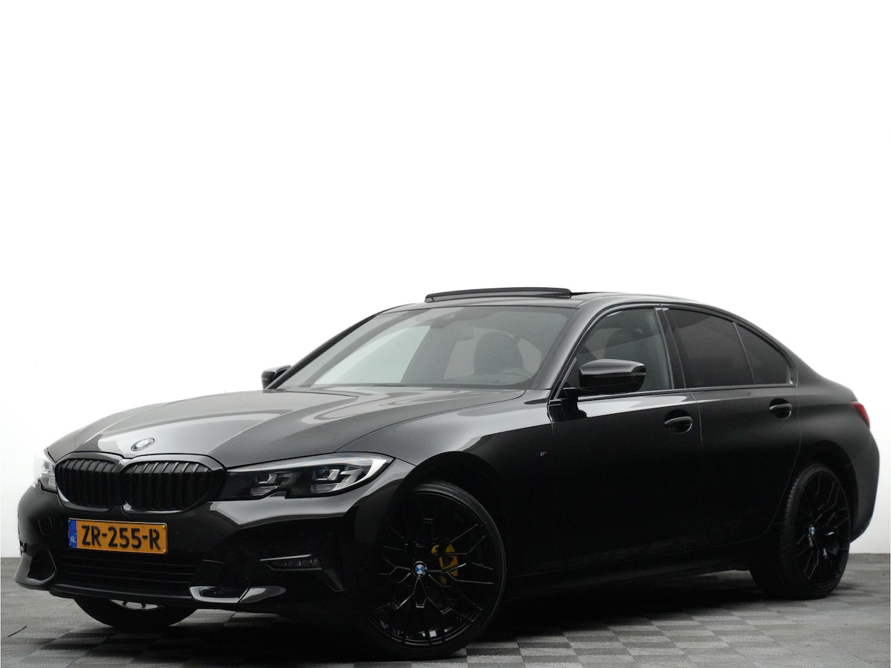 BMW 3-serie - 320i Aut8 185pk Executive Edition M-Sport (19 inch,panodak,laser,sfeerverlichting,black-ed - AutoWereld.nl