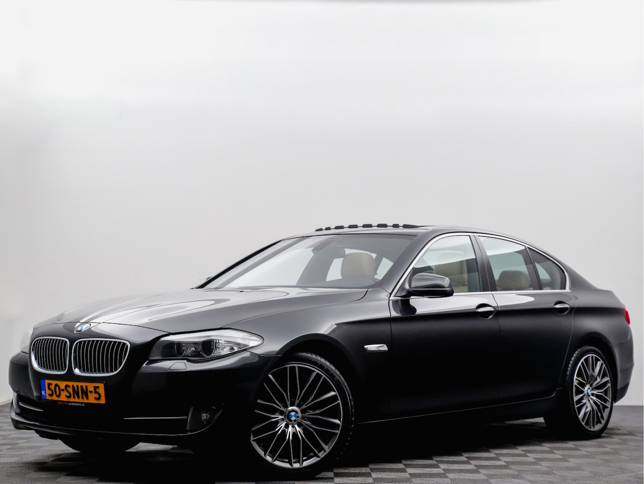 BMW 5-serie - 520i Aut 185pk High Executive (leer,sfeerverlichting,navi,panodak) - AutoWereld.nl