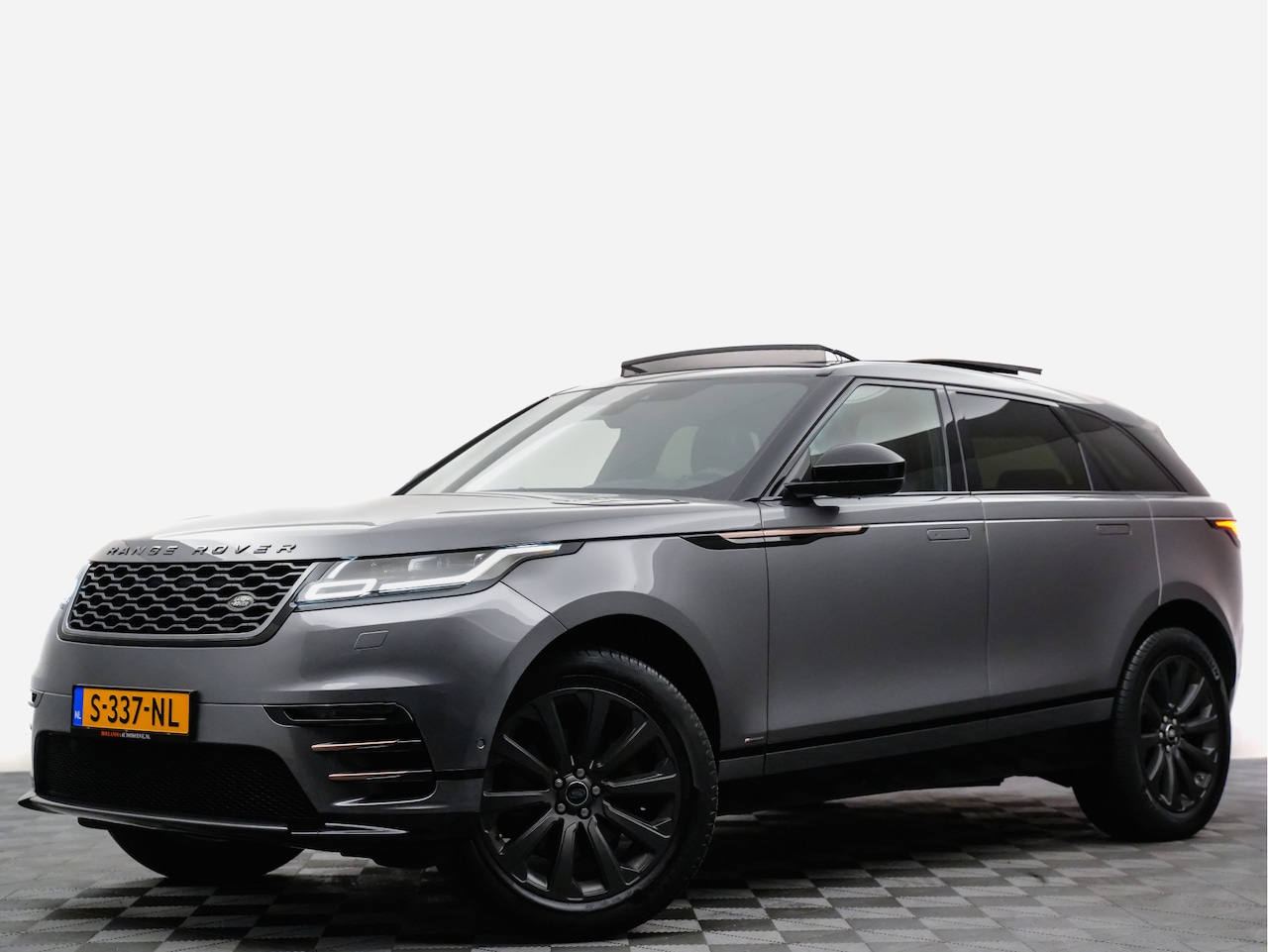 Land Rover Range Rover Velar - 2.0 P300 Turbo AWD R-Dynamic (panodak,sfeerverlichting,keyless,360) - AutoWereld.nl