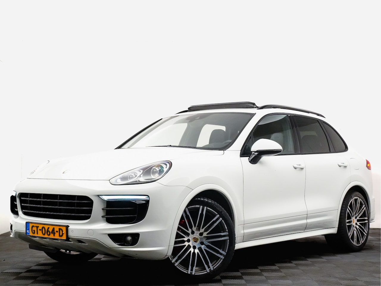 Porsche Cayenne - 3.0 S E-Hybrid 416pk Sport chrono (carbon,panodak,bose,matrix,360) - AutoWereld.nl