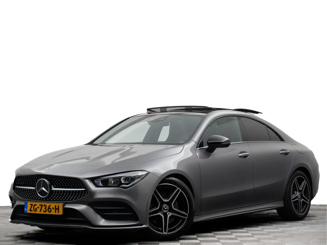 Mercedes-Benz CLA-Klasse - 200 AMG 165pk Premium (sfeerverlichting,audio symfonie,leer,panodak,360,keyless) - AutoWereld.nl