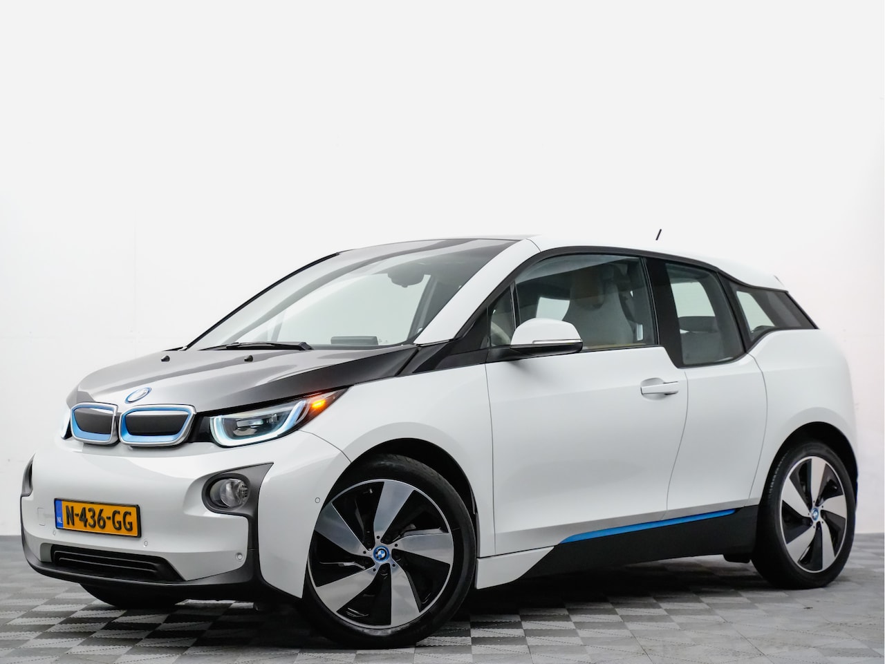 BMW i3 - 22 kWh 170pk Performance Advance (led,leer,navi,camera,stoelverwarming) - AutoWereld.nl