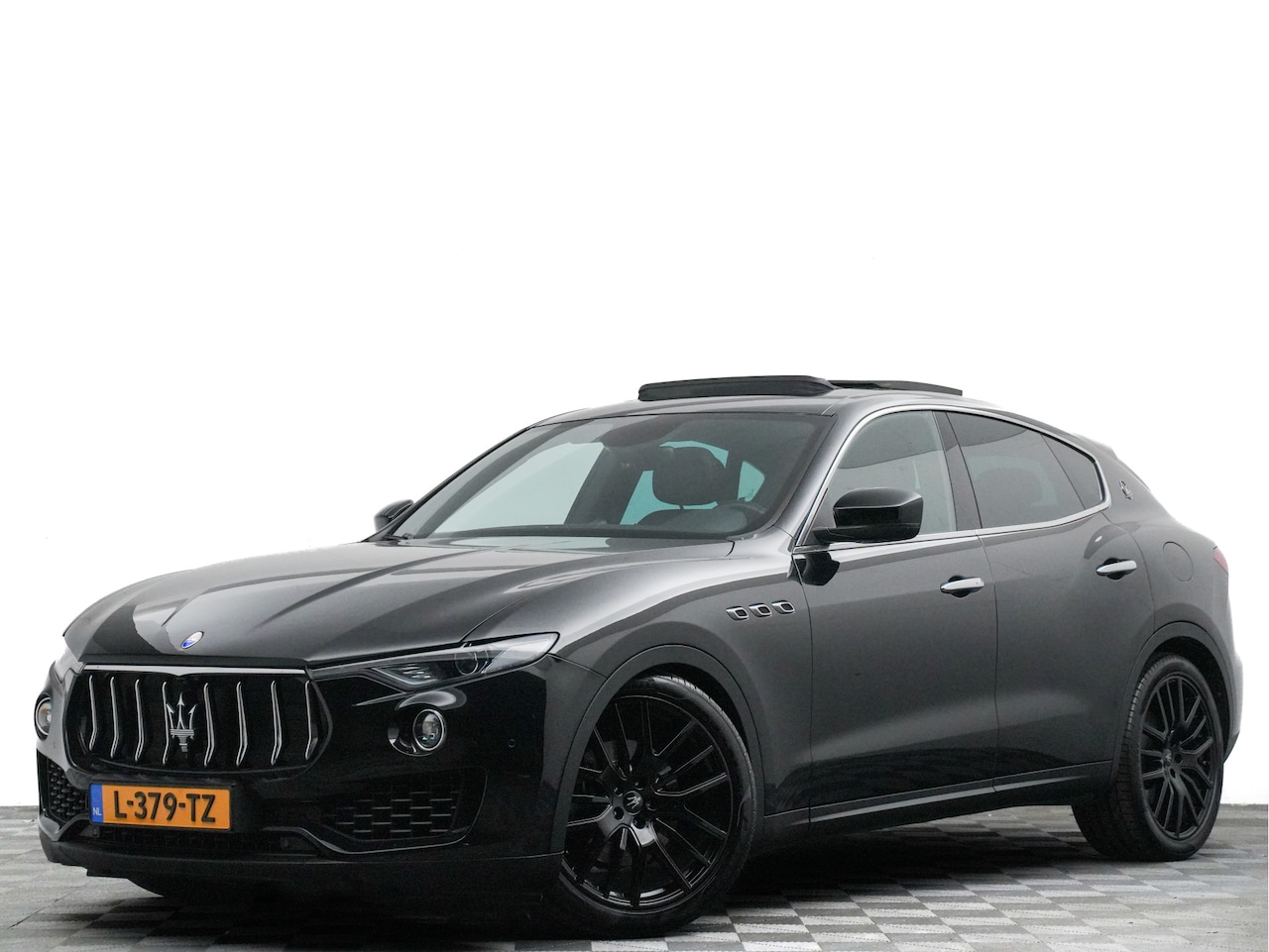 Maserati Levante - 3.0 V6 275pk AWD GrandSport (leer,panodak,keyless,luchtvering) - AutoWereld.nl