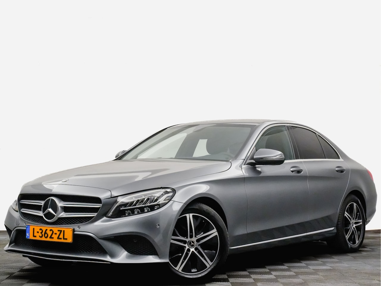 Mercedes-Benz C-klasse - 180 Aut9 157pk Premium (matrix,leer,keyless,navi pro,360) - AutoWereld.nl