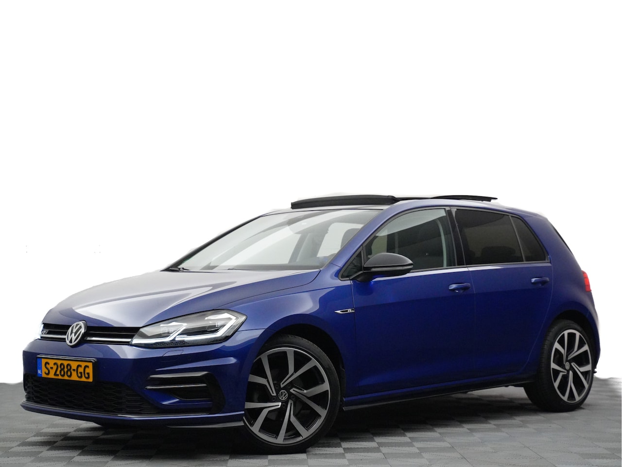 Volkswagen Golf - 111pk TSI DSG/Aut7 R-line (panodak,laneassist,LED,navi,DAB,carplay) - AutoWereld.nl