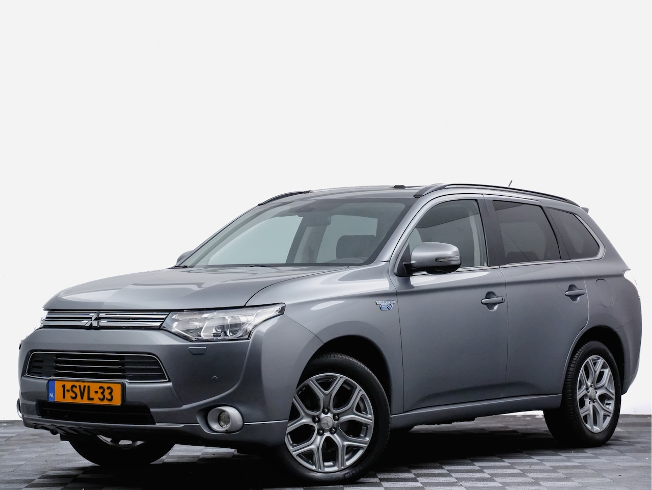 Mitsubishi Outlander - 2.0 PHEV Instyle+ (panodak,leer,stoelverwarming,navi,xenon) - AutoWereld.nl