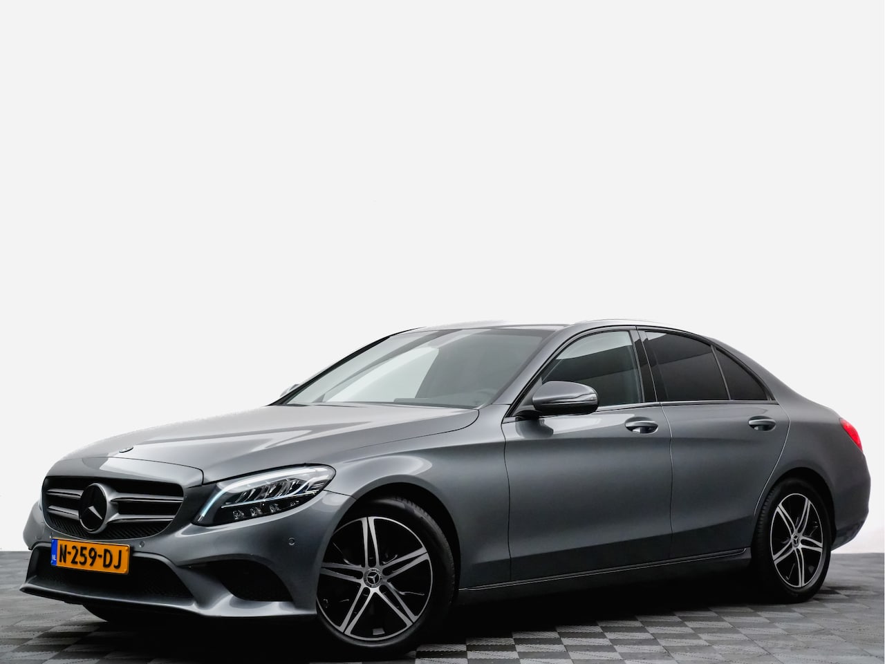 Mercedes-Benz C-klasse - 180 Aut9 157pk Avantgarde Night Edition (matrix,keyless,navi pro,360) - AutoWereld.nl