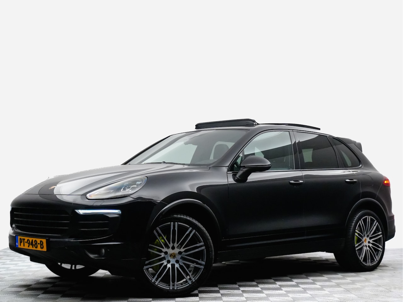 Porsche Cayenne - 3.0 S E-Hybrid 416pk Platinum Edition Sport Chrono (panodak,matrix,360,bose,luchtvering) - AutoWereld.nl