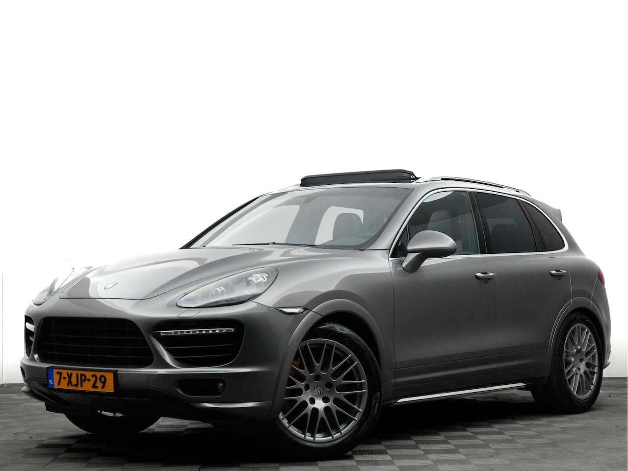 Porsche Cayenne - 4.8 Turbo 500pk (DVD,TV,panodak,matrix,burmester,standkachel,keramisch,alcantara hemel) - AutoWereld.nl