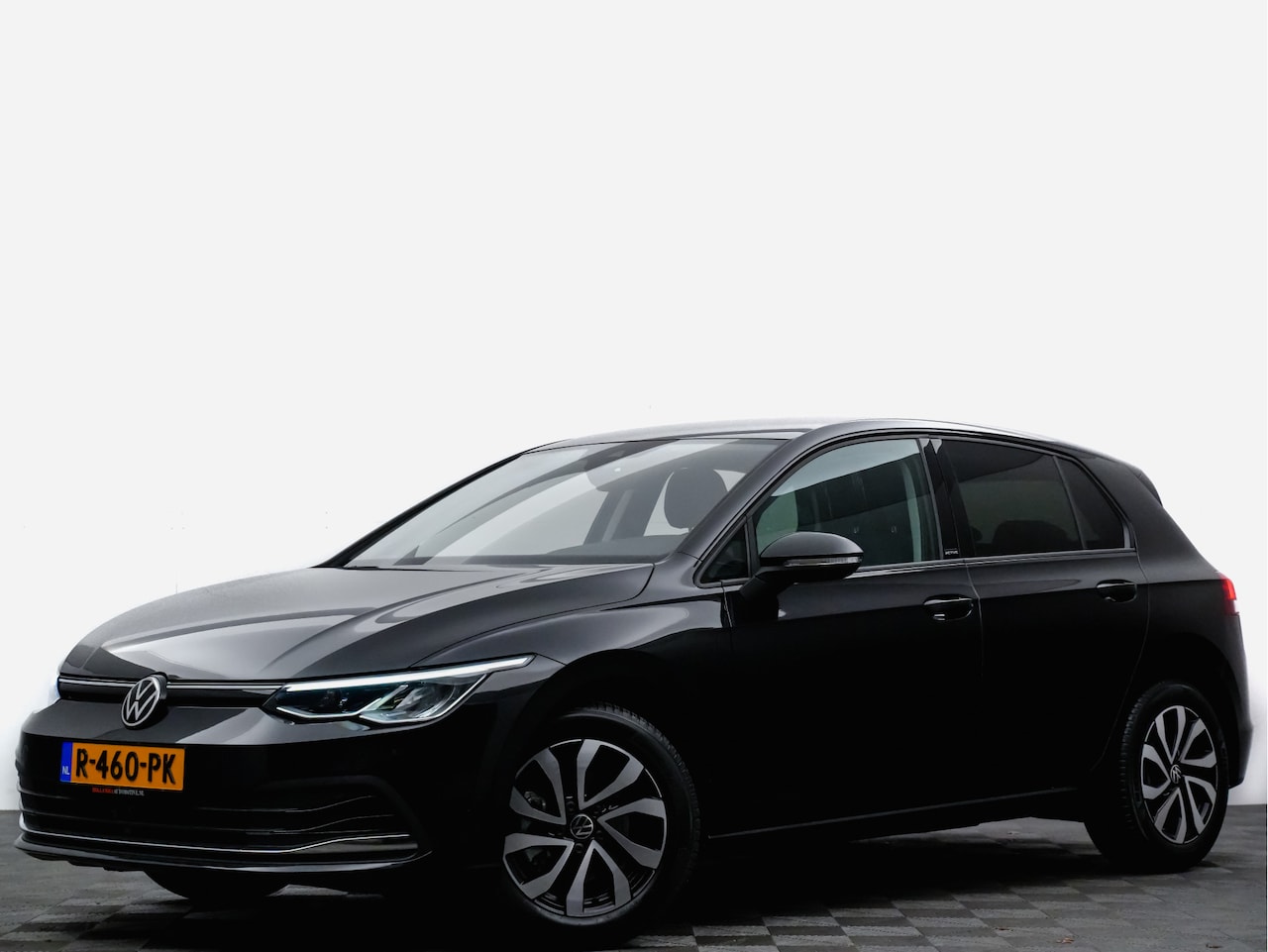 Volkswagen Golf - 1.5 TSI 150pk Style (stoel/stuurverwarming,keyless,sfeerverlichting,360,matrix) - AutoWereld.nl