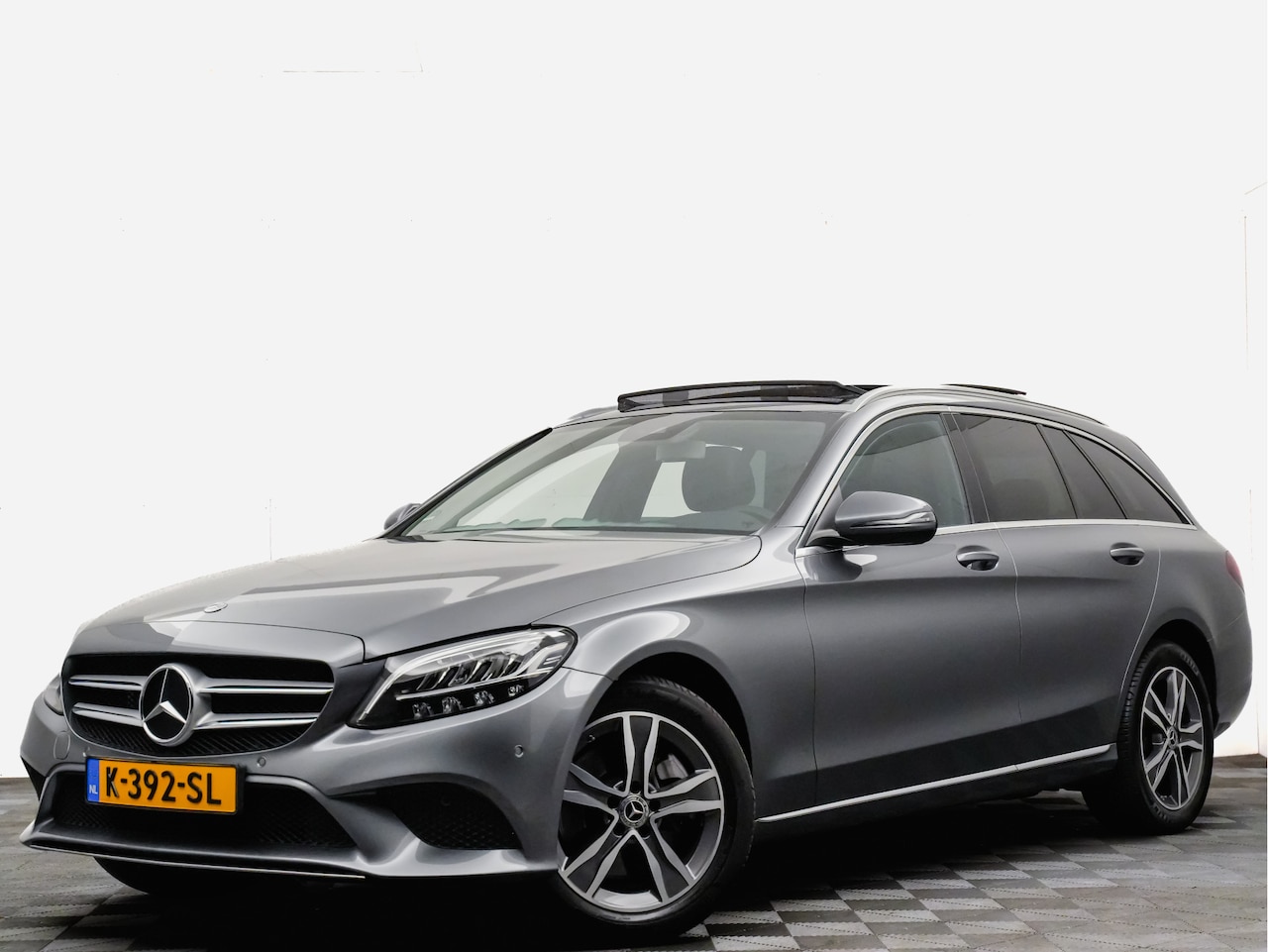 Mercedes-Benz C-klasse Estate - 300 Premium 260pk Aut9 Plus Pack (sfeerverlichting,keyless,360,matrix,panodak,leer) - AutoWereld.nl