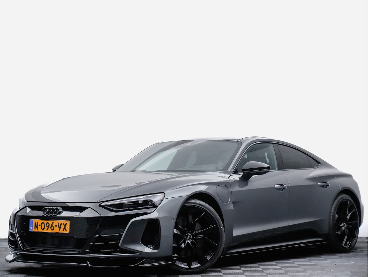 Audi e-tron GT - 476pk 93 kWh RS Dynamic (carbon,panodak,ambilight,matrix,luchtvering,21 inch) - AutoWereld.nl