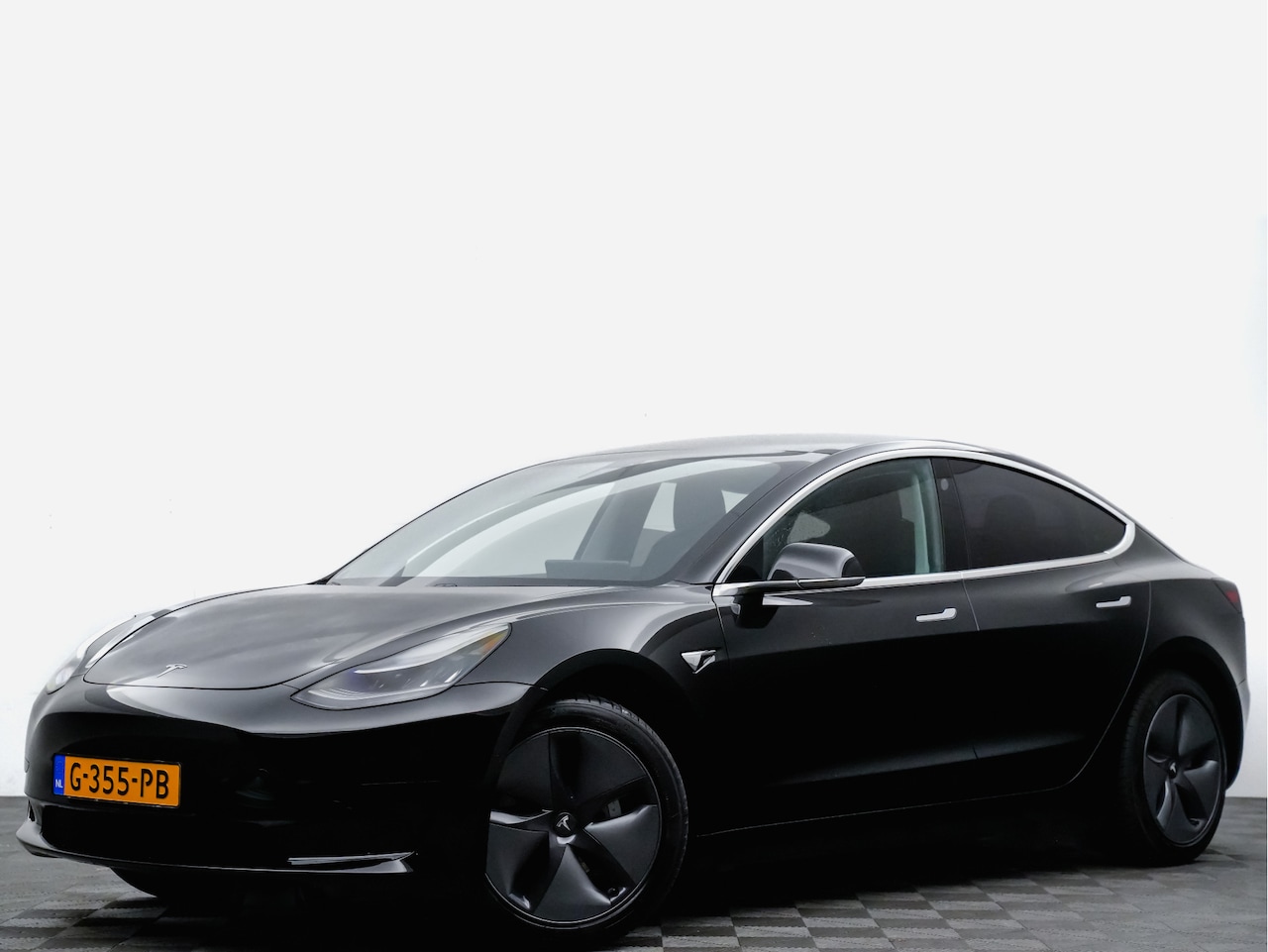 Tesla Model 3 - RWD 325pk (autopilot,leer,panodak) - AutoWereld.nl