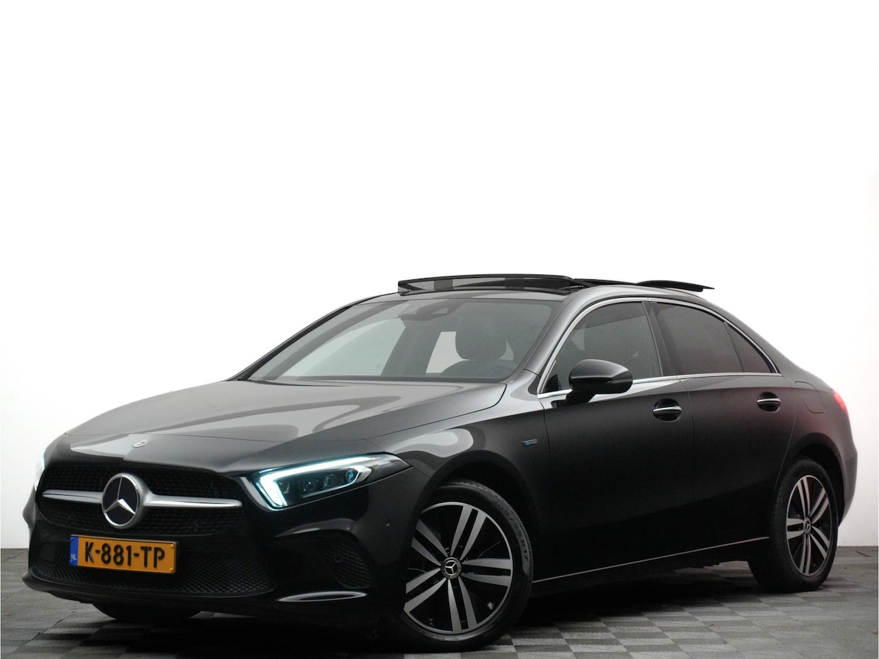 Mercedes-Benz A-klasse - 250 e Luxury Limited (leer,panodak,sfeerverlichting,matrix,carbon,360) - AutoWereld.nl