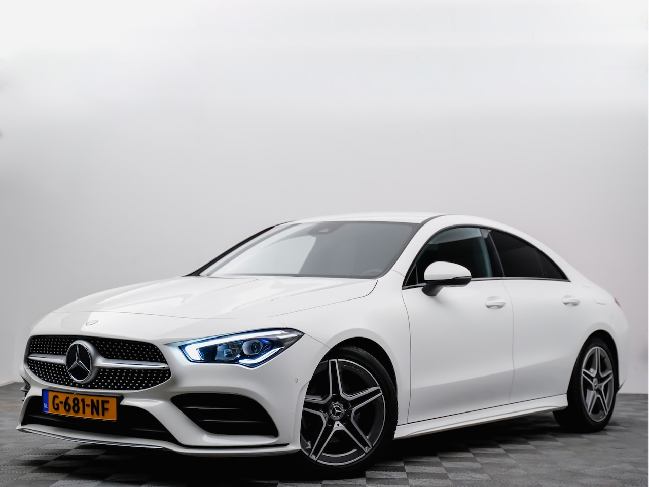 Mercedes-Benz CLA-Klasse - 180 AMG Aut9 (leer,navi,camera,LED,keyless,adaptive cruise) - AutoWereld.nl