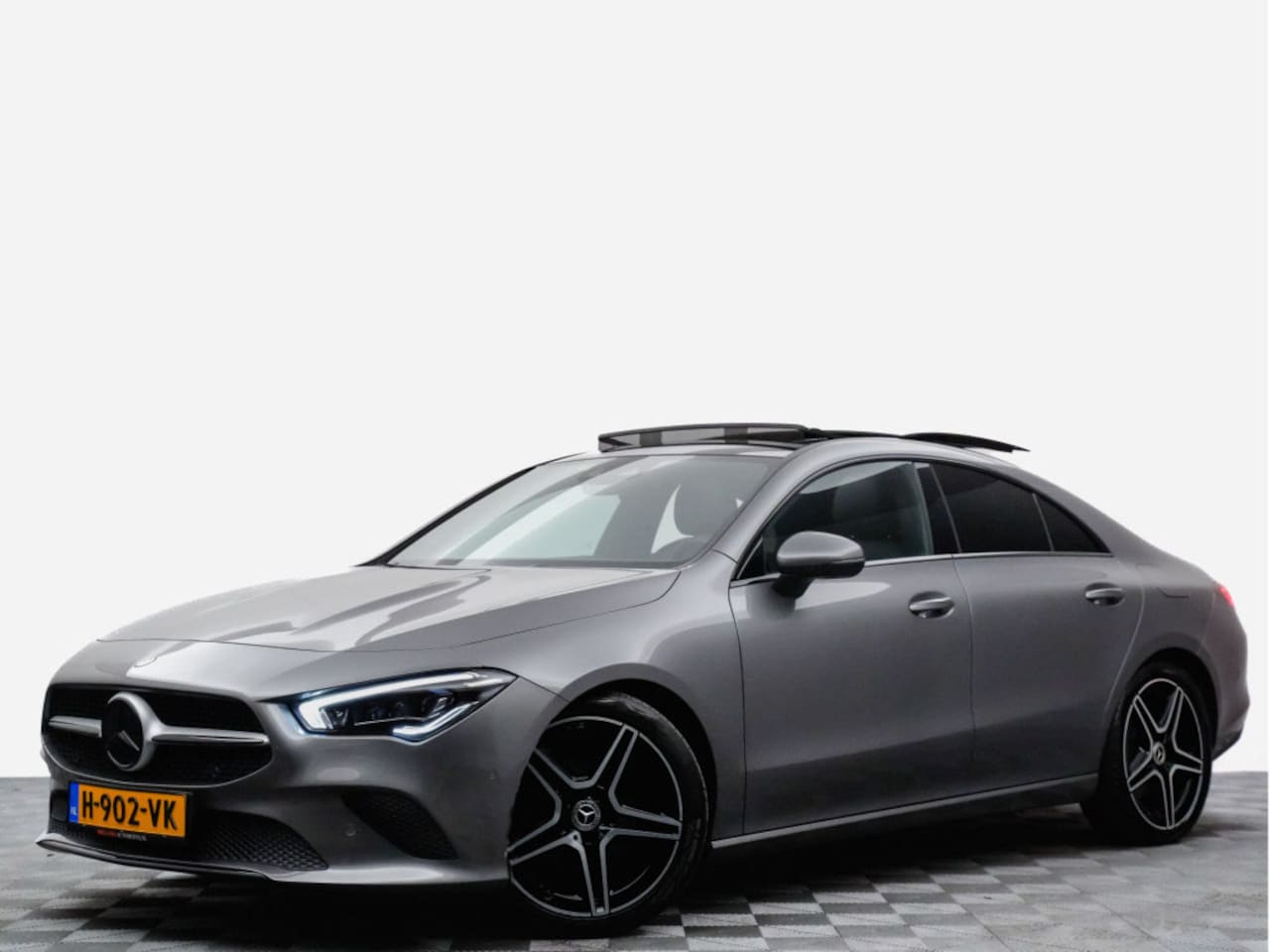 Mercedes-Benz CLA-Klasse - 165pk Aut AMG Edition (carbon,panodak,camera,sfeerverlichting) - AutoWereld.nl