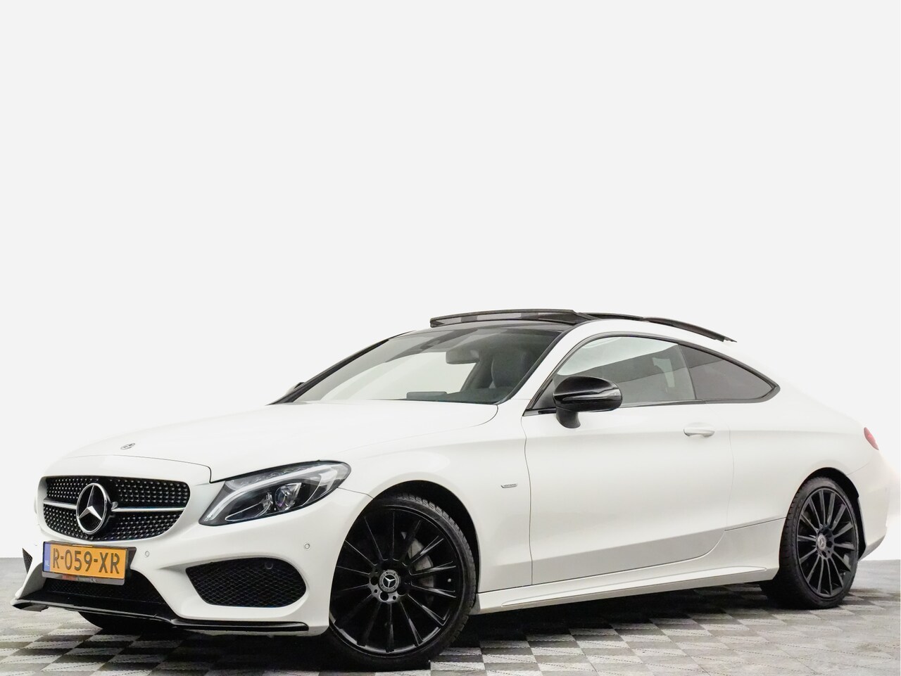 Mercedes-Benz C-klasse Coupé - 250 AMG Line Premium Plus Night (panodak,navi pro,360,alcantara,DAB) - AutoWereld.nl