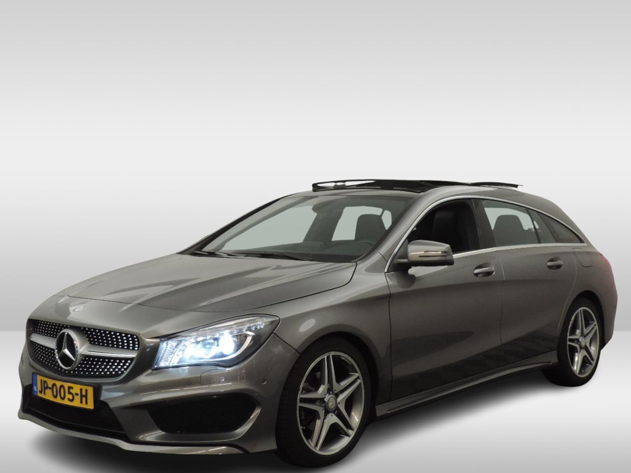 Mercedes-Benz CLA-klasse Shooting Brake - AMG (panodak,LED,groot navi,bi-xenon,F1 flippers) - AutoWereld.nl