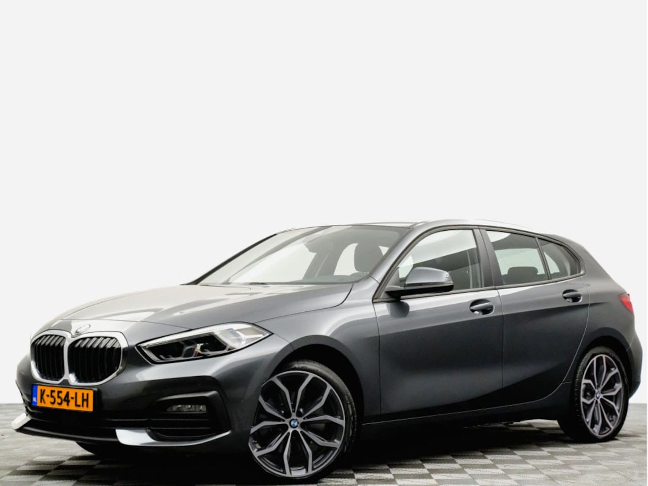 BMW 1-serie - 118i Executive 5drs (camera,virtual cockpit, navi,carplay,keyless,LED,park assist) - AutoWereld.nl