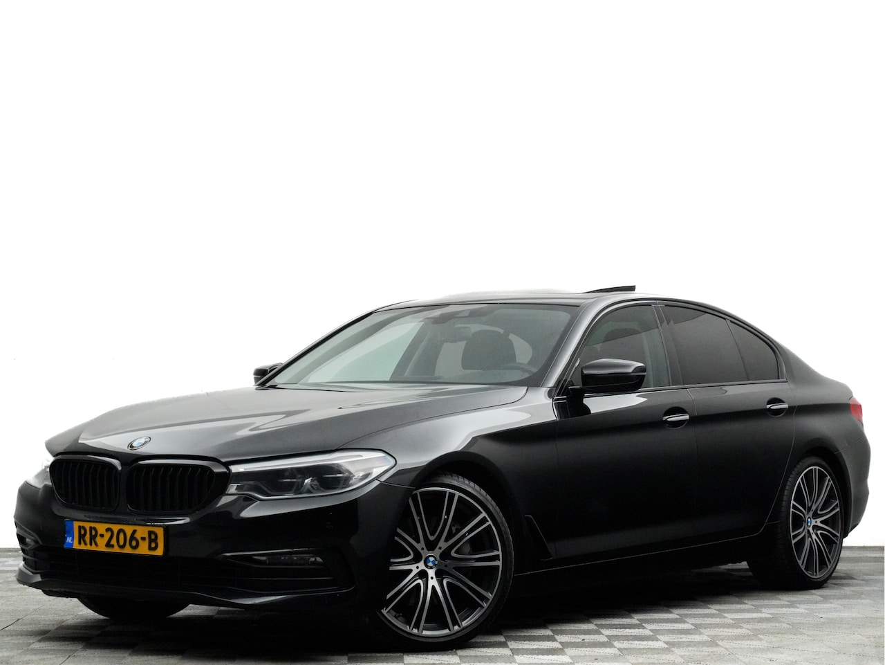 BMW 5-serie - 540i 340pk High Executive (leer,panodak,laser,harman kardon,sfeerverlichting,360) - AutoWereld.nl