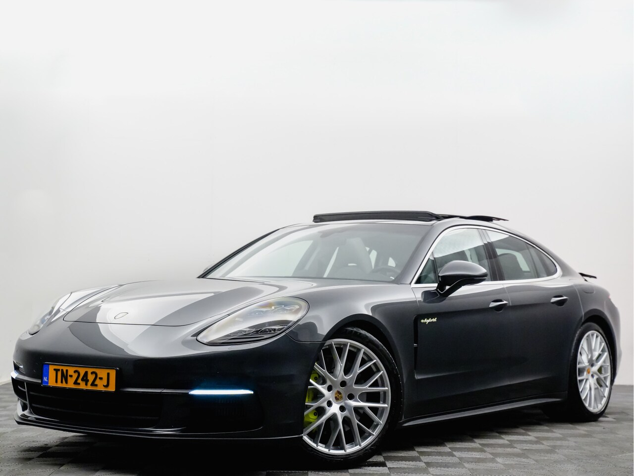 Porsche Panamera - 2.9 4S E-Hybrid 476pk Sport chrono (keyless,sportleer,panodak,sportuitlaat,luchtvering,BOS - AutoWereld.nl