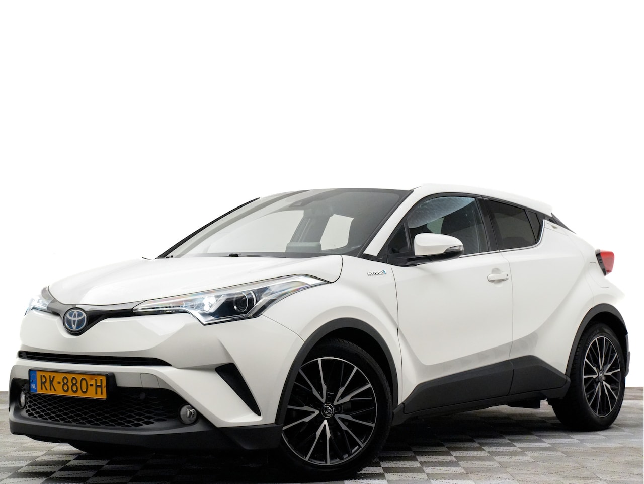 Toyota C-HR - 1.8 Hybrid 170pk Dynamic netto (xenon,navi,camera,lane assist,alcantara) - AutoWereld.nl