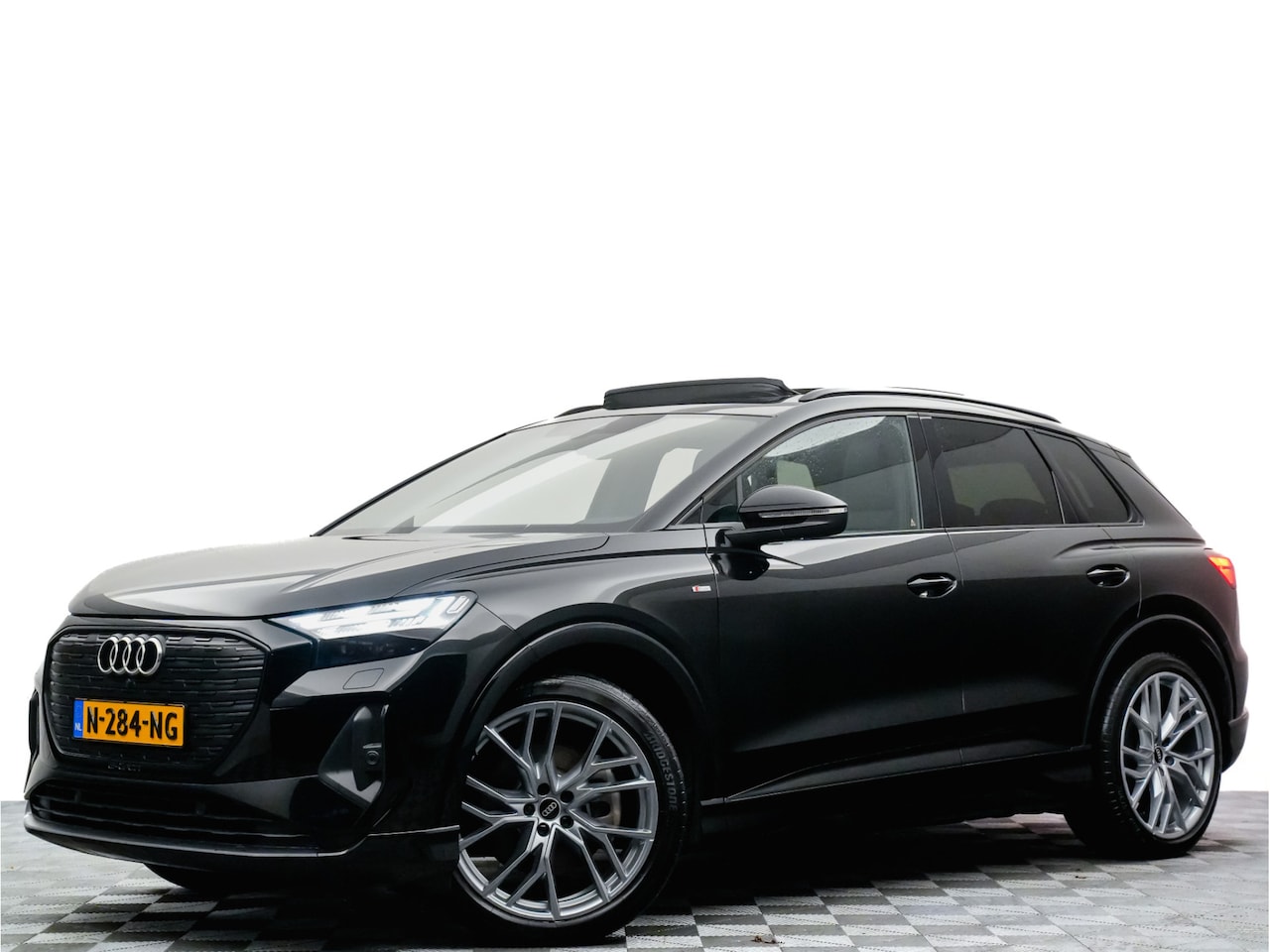 Audi Q4 e-tron - Etron 40 Launch edition S Competition 300pk (panodak,sfeerverlichting,matrix,sonos,warmtep - AutoWereld.nl