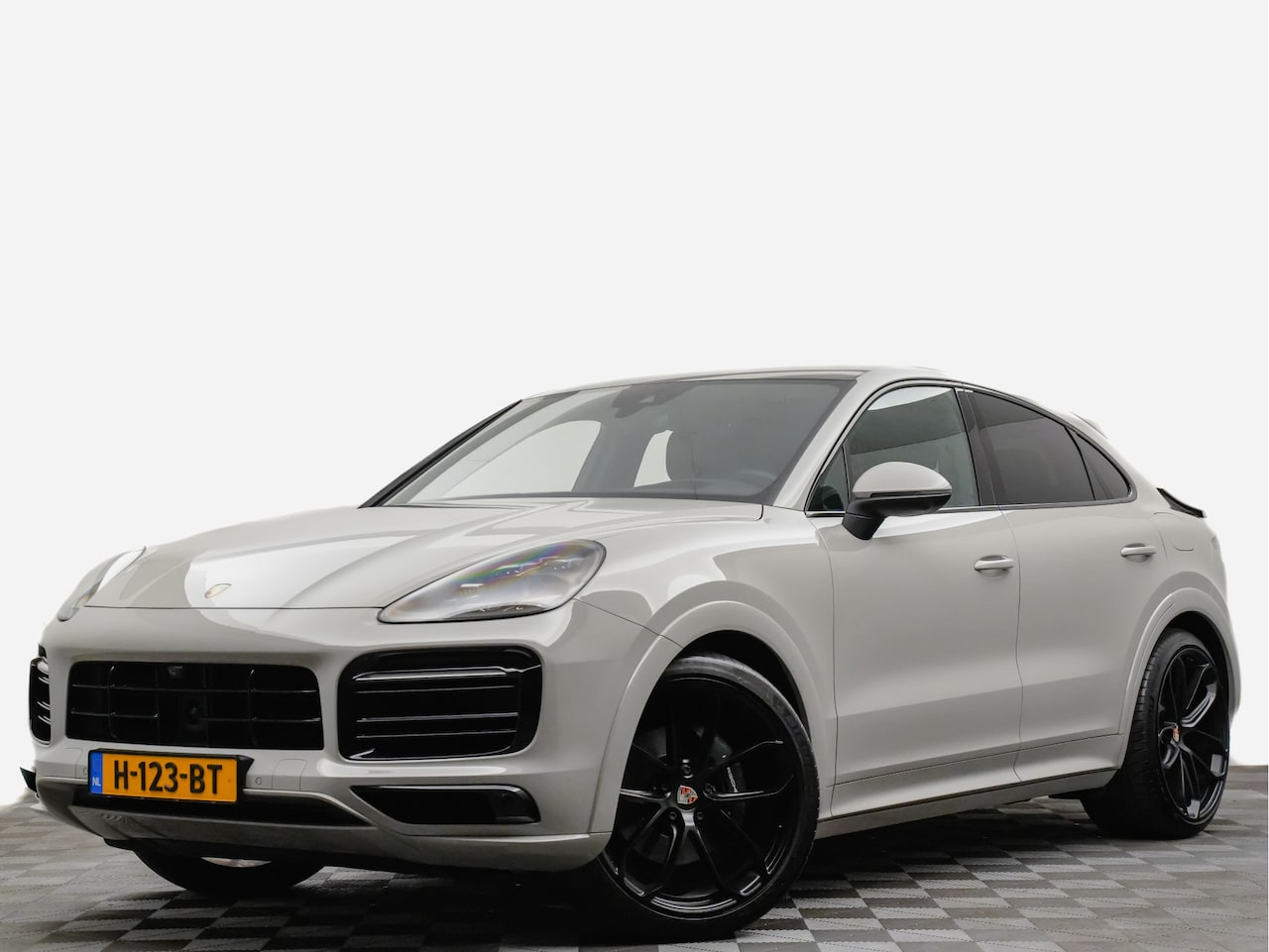 Porsche Cayenne Coupé - 3.0 E-Hybrid 460pk Sport Design (carbon,panodak,sportuitlaat,head-up,matrix) - AutoWereld.nl