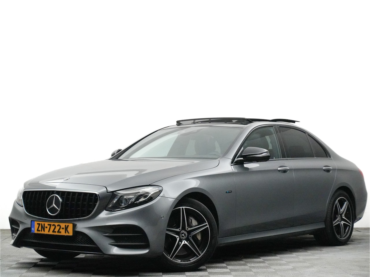 Mercedes-Benz E-klasse - 300 e 335pk AMG Premium Plus (panodak,360,burmester,leer,massage) - AutoWereld.nl