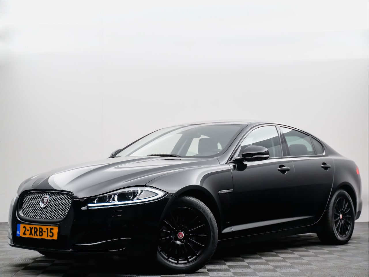 Jaguar XF - 2.0 T 240pk Aut8 R-Sport Edition (leer,camera,xenon,LED) - AutoWereld.nl